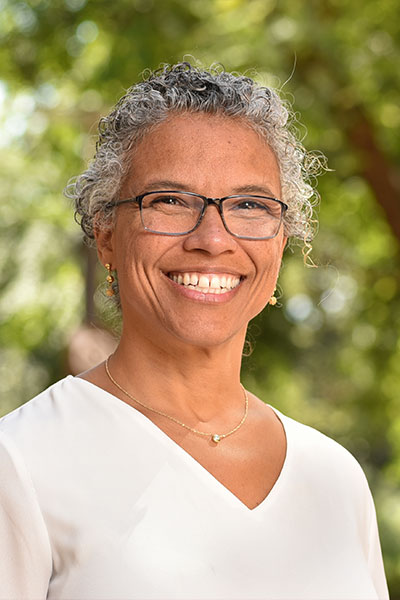 Gina Poe headshot